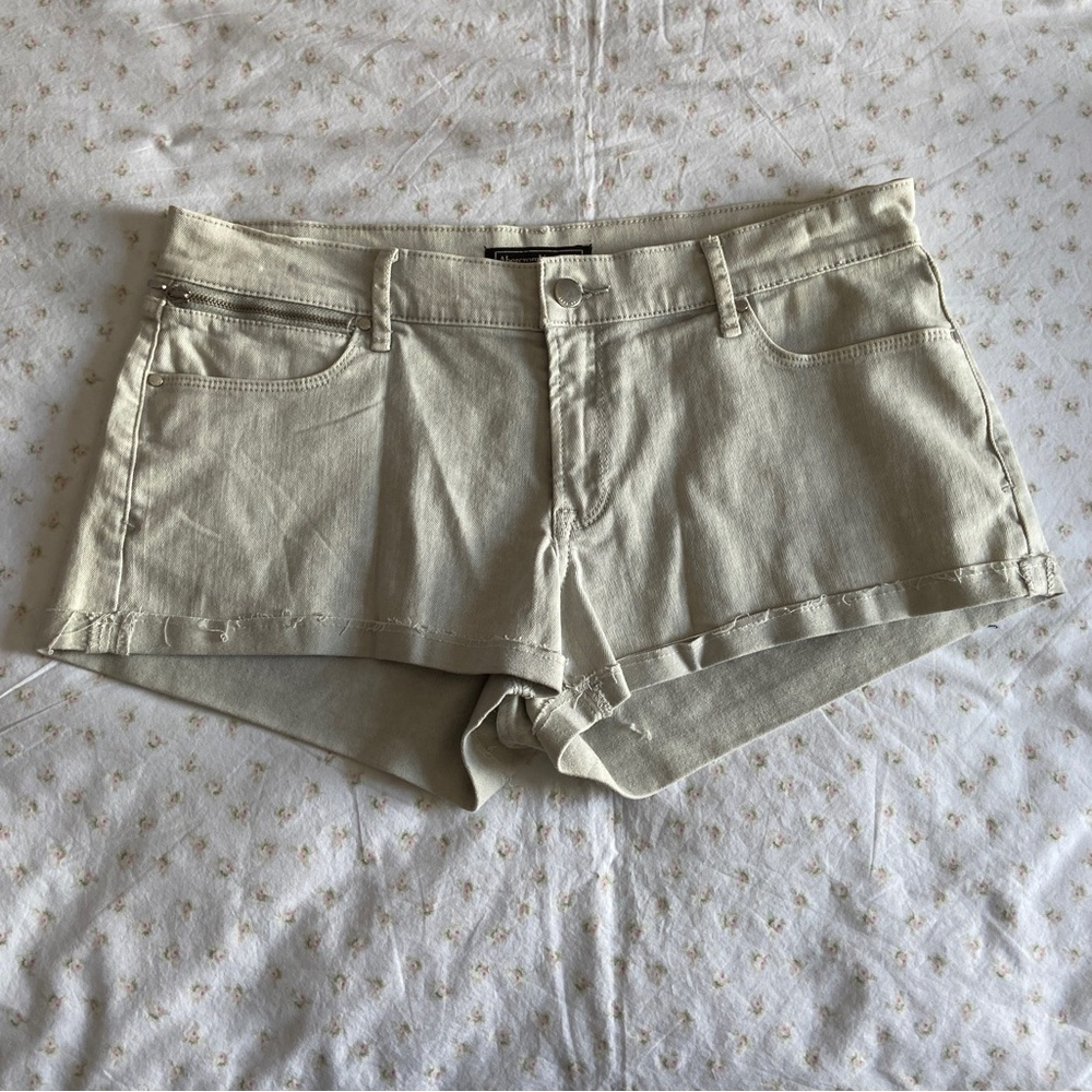 abercrombie and fitch light wash denim shorts 🫶🏼